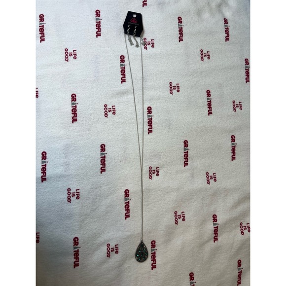 NWT Paparazzi Long Silver and Turquoise gems pendent necklace - Picture 2 of 4